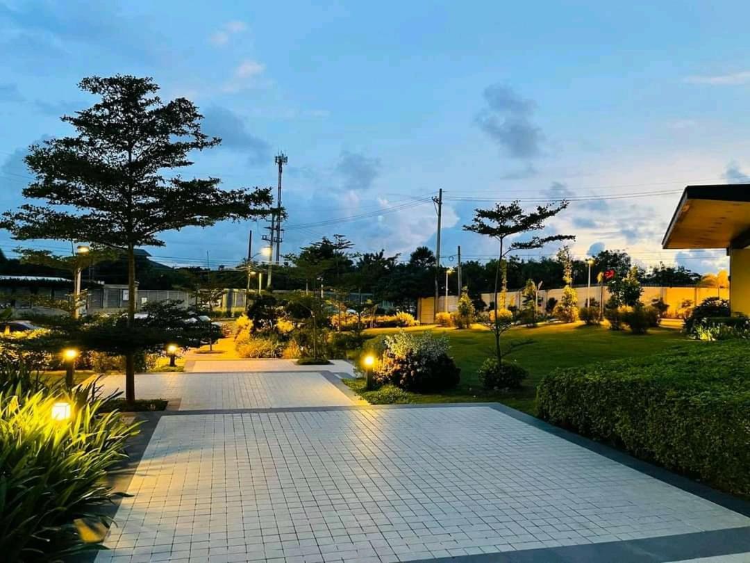 Апарт отель Avida Atria T2-F ,5Mins To Festive Walk And 4 Mins To Iloilo Convention Center Экстерьер фото